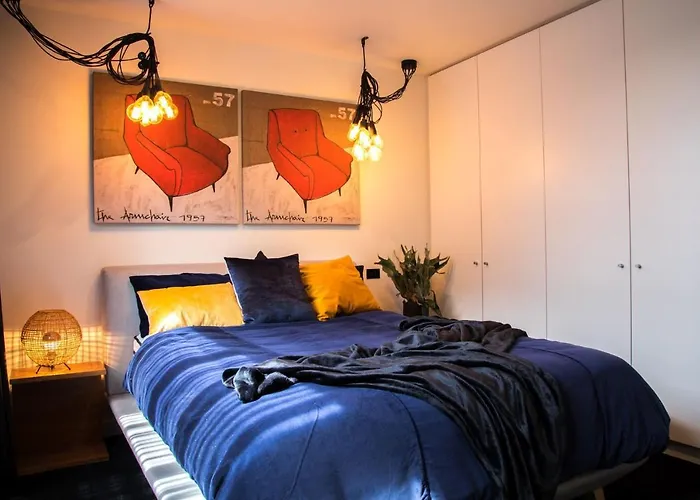 Luxury Cozy 2Bdr Apt Wifi ☆ Netflix ☆Gas Log Fire