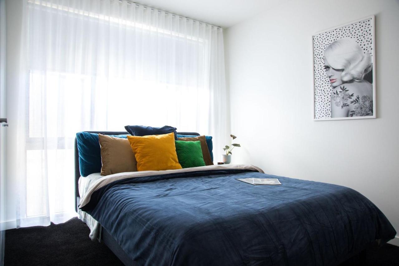 Luxury Cozy 2bdr Wifi ☆ Netflix ☆gas Log Fire Apartment *
